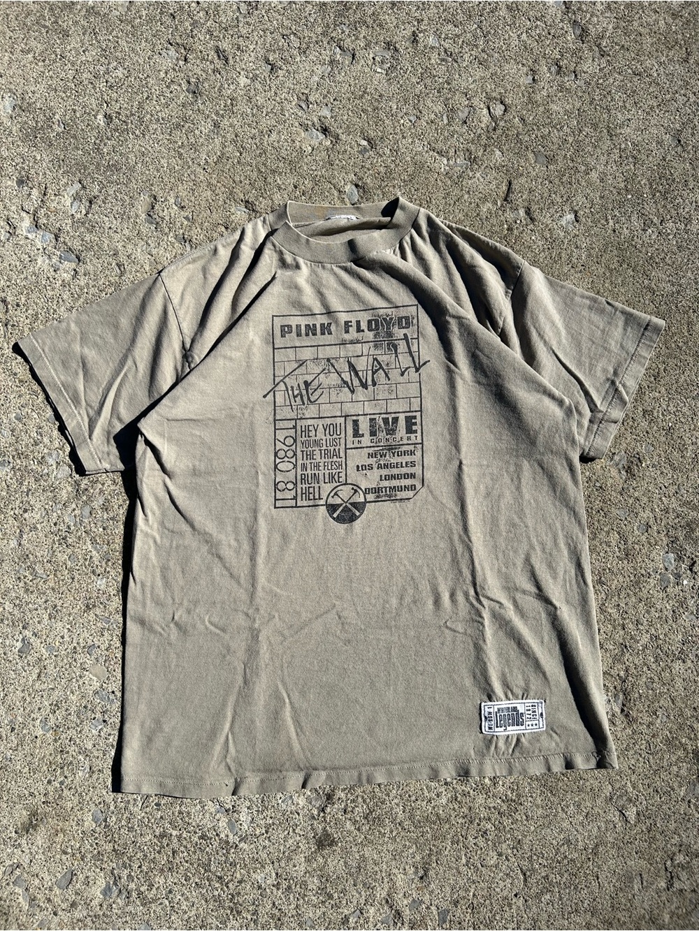 Vintage 1997 Pink Floyd 'The Wall' Graphic Tee - Tan